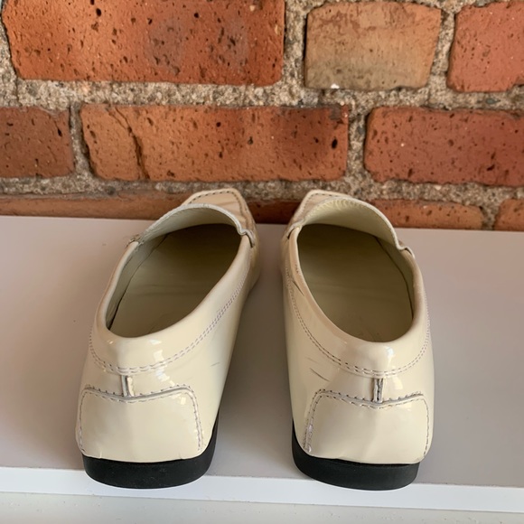 Tod’s Women’s Grommino Flat Driving Shoe Loafer Ivory Patent Leather 6 36 - Picture 7 of 13